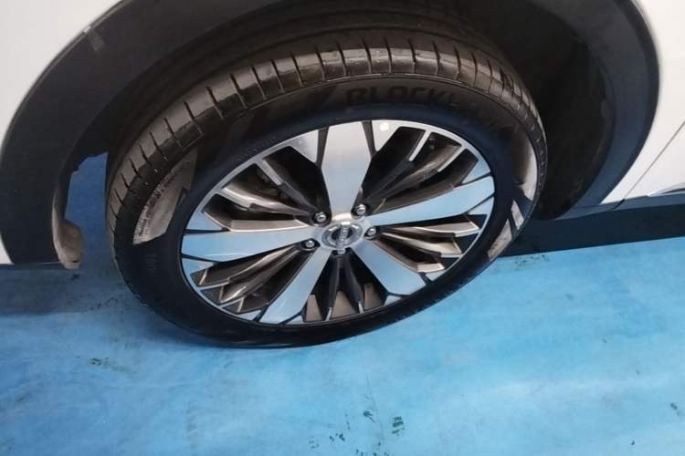 Used Haval F7x 2019 2.0T Two-Wheel Drive Intelligent Technology Edition Left Front Wheel Hub