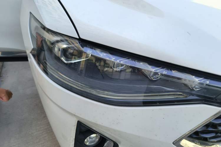 Used Haval F7x 2019 1.5T Two-Wheel Drive Smart & Trendy Edition Right Front Headlight