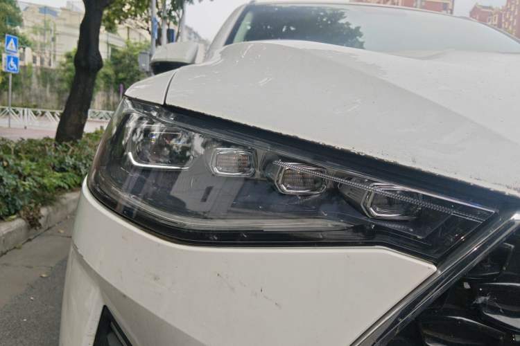 Used Haval F7x 2019 1.5T Two-Wheel Drive Smart & Trendy Edition Right Front Headlight