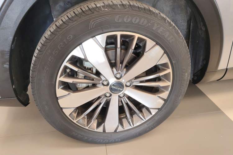 Used Haval F7x 2021 2.0T Two-Wheel Drive Intelligent Technology Edition Left Front Wheel Hub