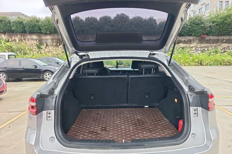 Used Haval F7x 2021 2.0T All-Wheel-Drive Intelligent Performance Version Trunk