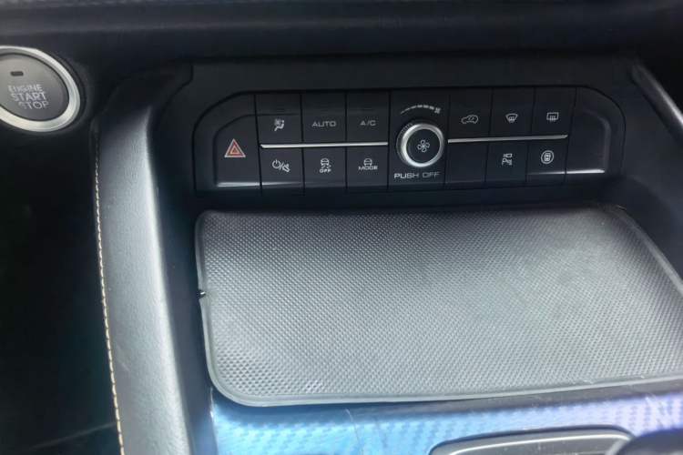 Used Haval F7x 2021 2.0T Two-Wheel Drive Smart & Trendy Edition Audio And AC Panel