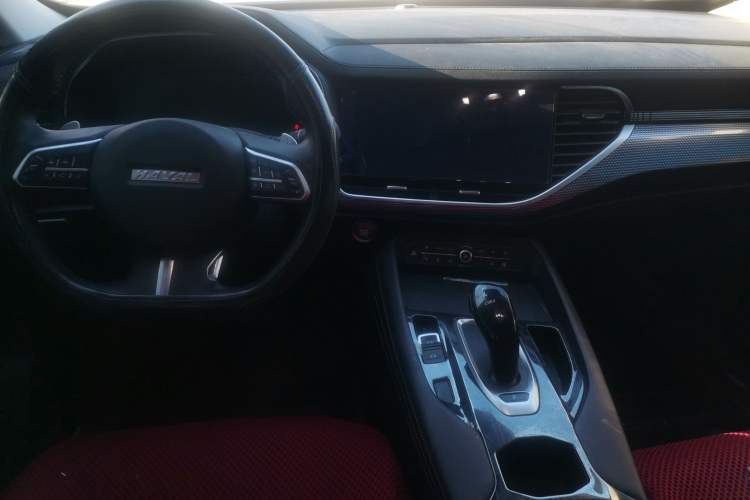 Used Haval F7x 2021 1.5T Two-Wheel Drive Smart & Trendy Edition Center Console