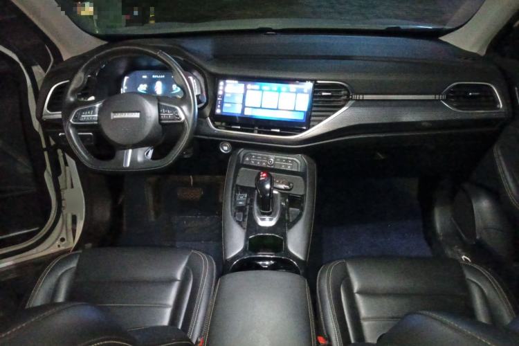 Used Haval F7x 2021 2.0T Two-Wheel Drive Smart & Trendy Edition Center Console