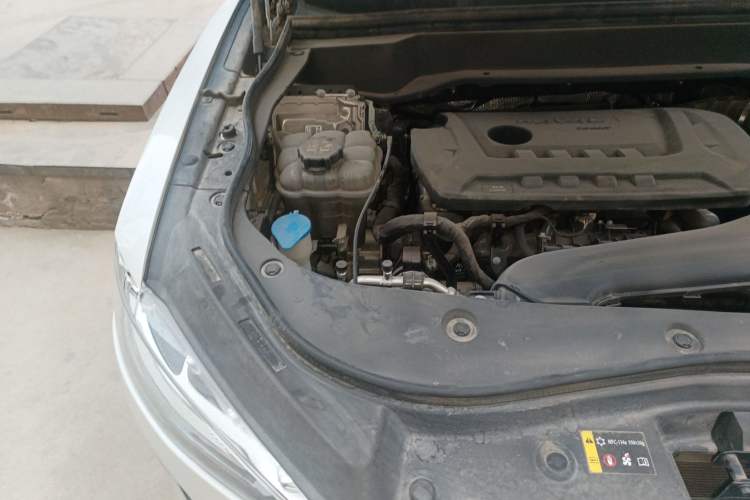 Used Haval F7x 2021 2.0T All-Wheel-Drive Intelligent Performance Version Engine Bay Right