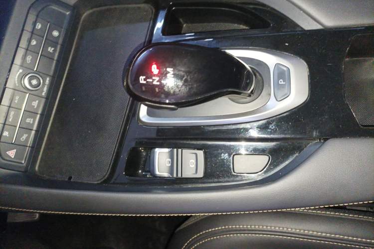 Used Haval F7x 2021 1.5T Two-Wheel Drive Smart & Trendy Edition Gear Lever