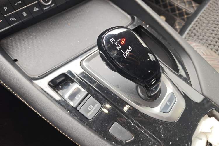 Used Haval F7x 2021 1.5T Two-Wheel Drive Smart & Trendy Edition Gear Lever