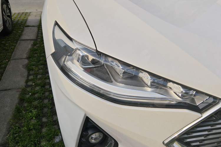 Used Haval F7x 2021 2.0T Two-Wheel Drive Smart & Trendy Edition Right Front Headlight