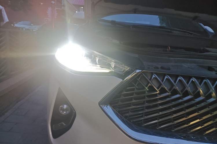 Used Haval F7x 2021 1.5T Two-Wheel Drive Smart & Trendy Edition Right Front Headlight