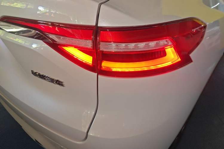 Used Haval F7x 2021 1.5T Two-Wheel Drive Smart & Trendy Edition Right Rear Taillight