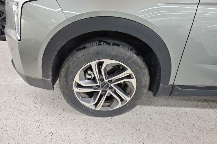 Used Haval Fierce Dragon 2023 1.5L 110KM Navigation Edition Left Front Wheel Hub