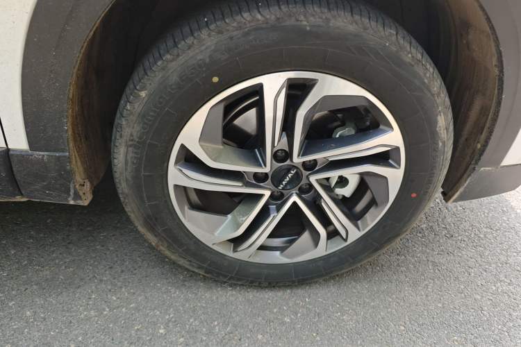 Used Haval Fierce Dragon 2023 1.5L 110KM Navigation Edition Right Front Wheel Hub
