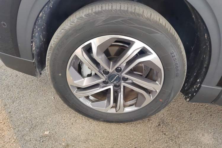 Used Haval Fierce Dragon 2023 1.5L 110KM Navigation Edition Left Front Wheel Hub