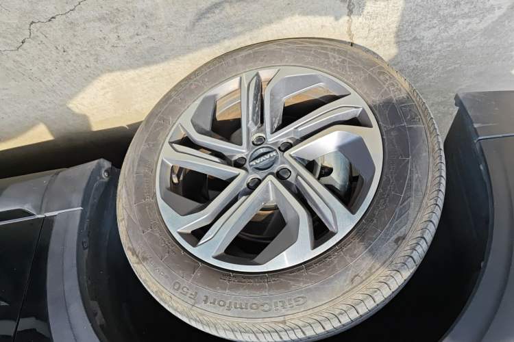 Used Haval Fierce Dragon 2023 1.5L 110KM Lingdong Edition Left Front Wheel Hub