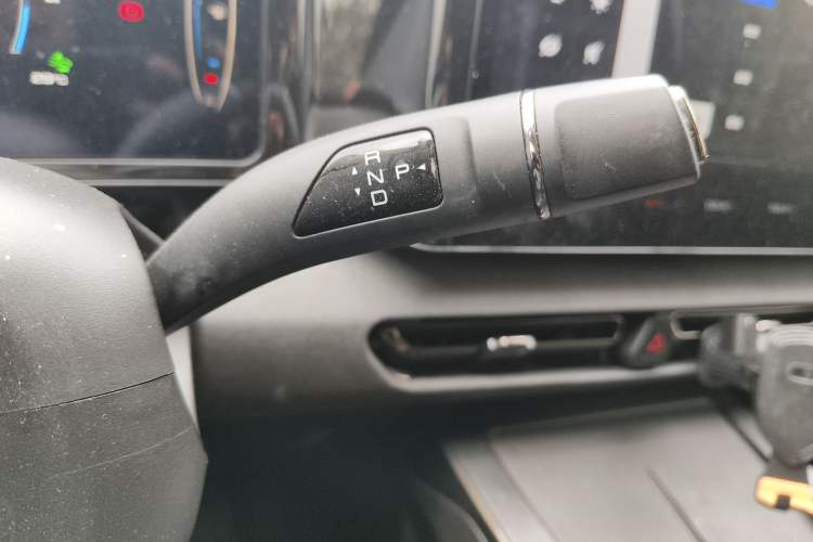 Used Haval Fierce Dragon 2023 1.5L 110KM Lingdong Edition Gear Lever