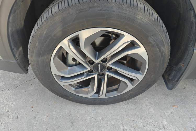 Used Haval Fierce Dragon 2023 1.5L 110KM Navigation Edition Left Front Wheel Hub