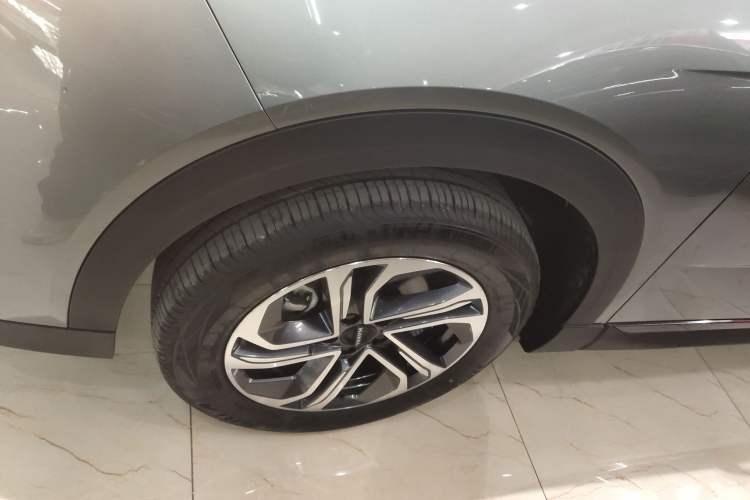 Used Haval Fierce Dragon 2023 1.5L 110KM Lingdong Edition Left Front Wheel Hub
