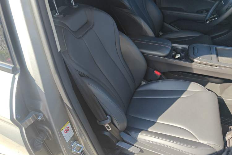 Used Haval Fierce Dragon 2023 1.5L 110KM Navigation Edition Right Front Seat