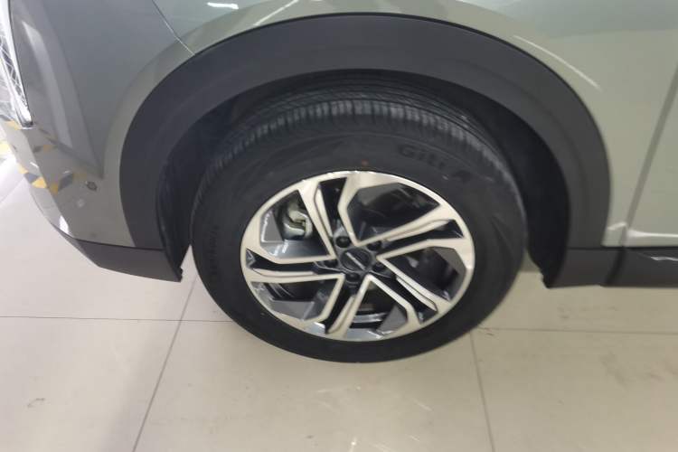 Used Haval Fierce Dragon 2023 1.5L 110KM Navigation Edition Left Front Wheel Hub