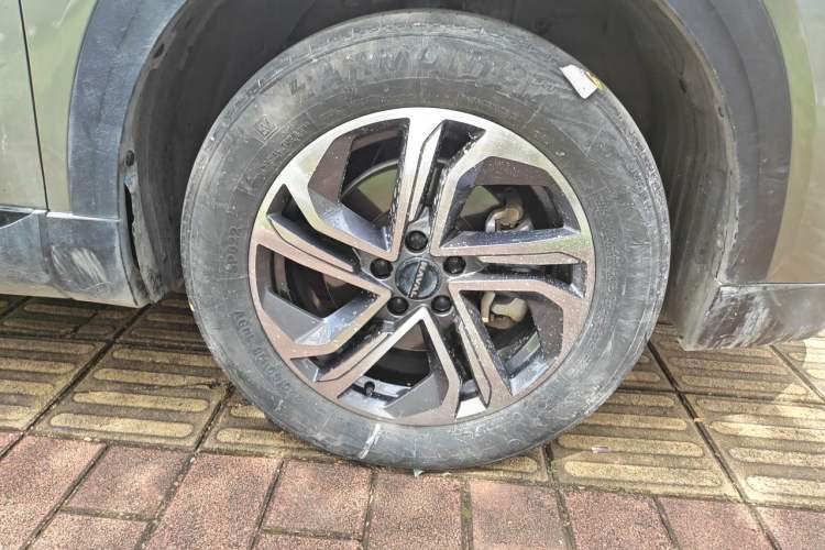 Used Haval Fierce Dragon 2023 1.5L 110KM Lingdong Edition Right Front Wheel Hub