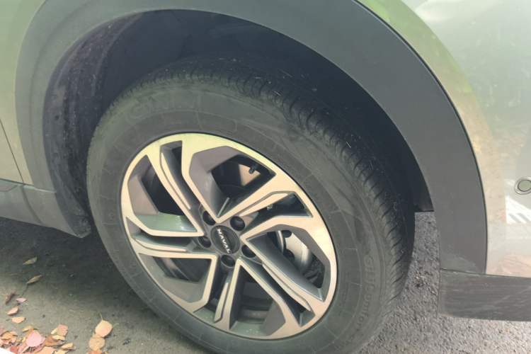 Used Haval Fierce Dragon 2023 1.5L 110KM Navigation Edition Right Front Wheel Hub