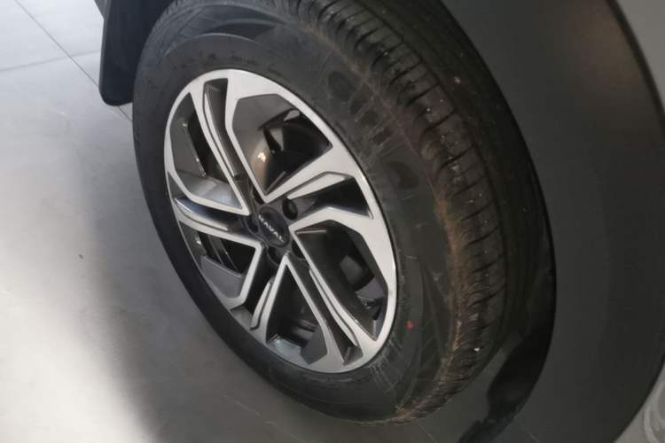 Used Haval Fierce Dragon 2023 1.5L 110KM Lingdong Edition Right Rear Wheel Hub