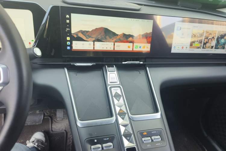 Used Haval Fierce Dragon Max 2023 1.5L Hi4 105 Four-Wheel Drive Navigation Edition Audio And AC Panel
