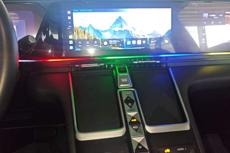 Used Haval Fierce Dragon Max 2023 1.5L Hi4 105 Four-Wheel Drive Navigation Edition Audio And AC Panel
