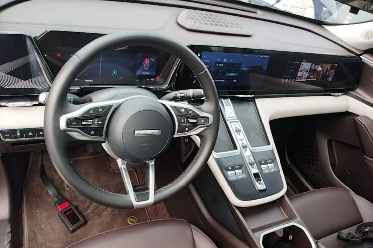 Used Haval Fierce Dragon Max 2023 1.5L Hi4 105 Four-Wheel Drive Navigation Edition Center Console
