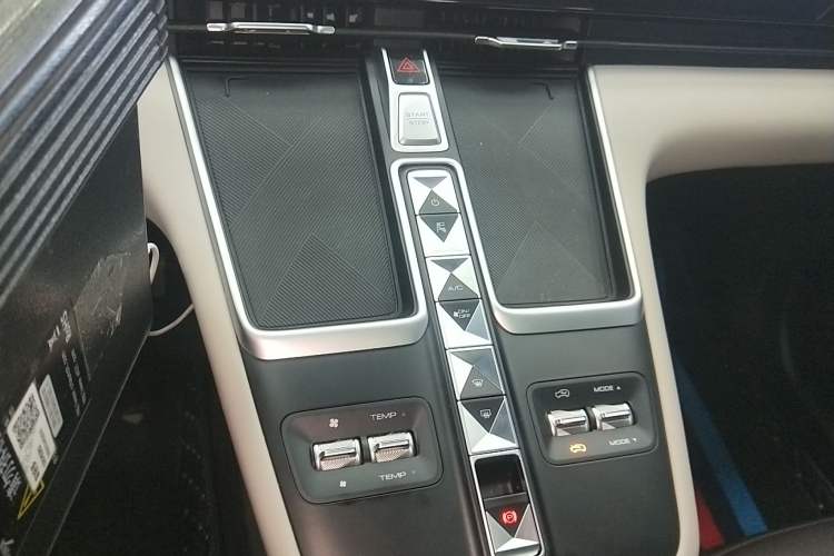 Used Haval Fierce Dragon Max 2023 1.5L Hi4 105 Four-Wheel Drive Navigation Edition Gear Lever