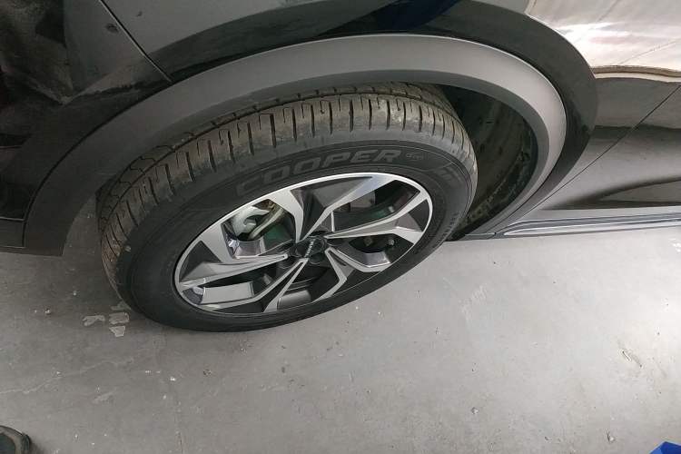 Used Haval Fierce Dragon Max 2023 1.5L Hi4 105 Four-Wheel Drive Smart Flagship Edition Left Front Wheel Hub