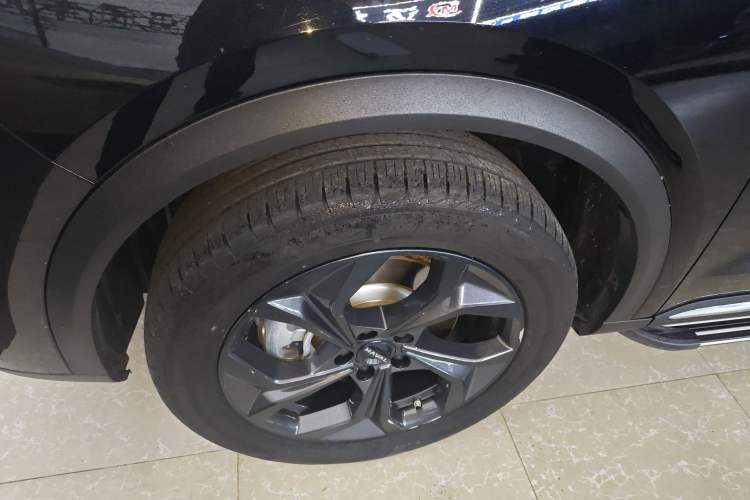 Used Haval Fierce Dragon Max 2023 1.5L Hi4 105 Four-Wheel Drive Smart Flagship Edition Left Front Wheel Hub