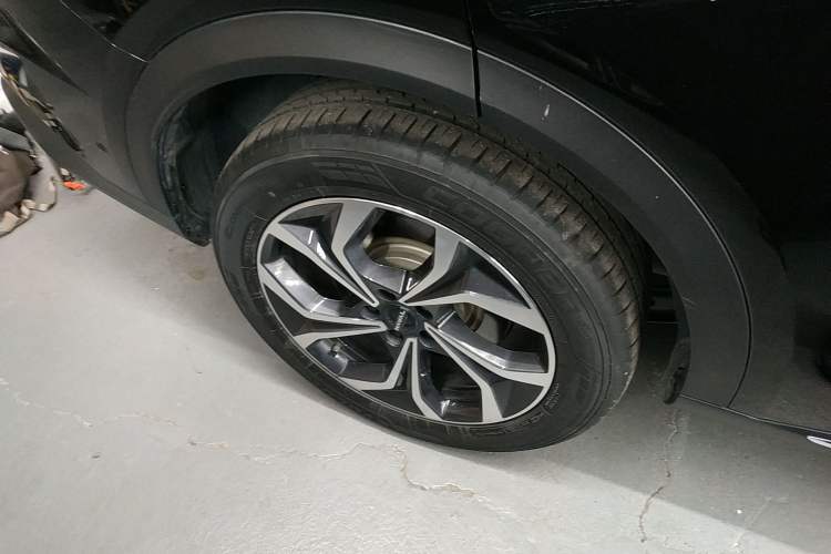 Used Haval Fierce Dragon Max 2023 1.5L Hi4 105 Four-Wheel Drive Smart Flagship Edition Right Rear Wheel Hub