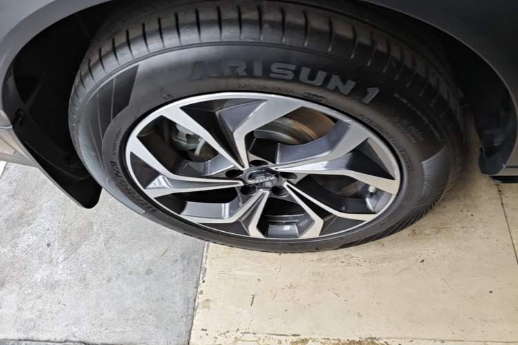 Used Haval Fierce Dragon Max 2023 1.5L Hi4 105 Four-Wheel Drive Smart Flagship Edition Right Rear Wheel Hub
