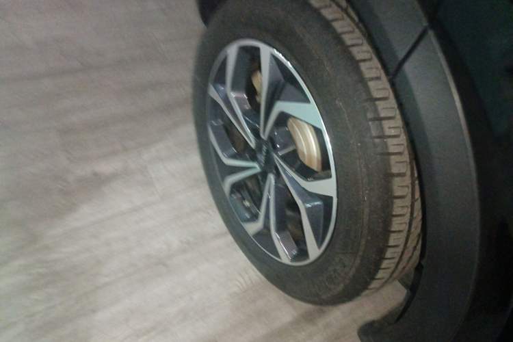 Used Haval Fierce Dragon Max 2023 1.5L Hi4 105 Four-Wheel Drive Smart Flagship Edition Right Rear Wheel Hub