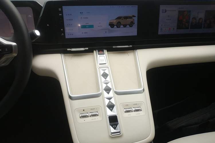 Used Haval Fierce Dragon Max 2023 1.5L Hi4 105 Four-Wheel Drive Elite Edition Audio And AC Panel