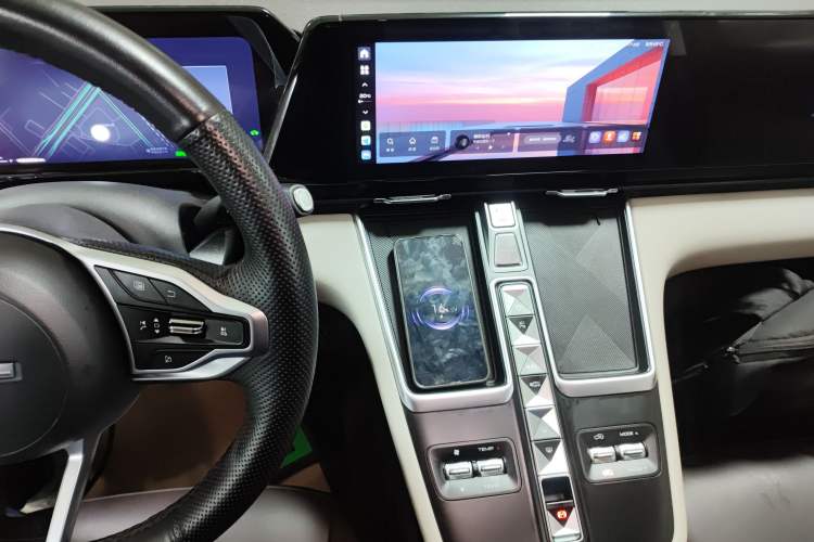 Used Haval Fierce Dragon Max 2023 1.5L Hi4 105 Four-Wheel Drive Navigation Edition Audio And AC Panel