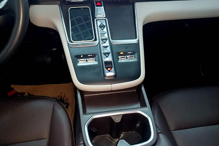 Used Haval Fierce Dragon Max 2023 1.5L Hi4 105 Four-Wheel Drive Smart Flagship Edition Gear Lever