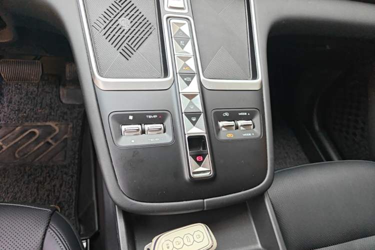 Used Haval Fierce Dragon Max 2023 1.5L Hi4 105 Four-Wheel Drive Smart Flagship Edition Gear Lever