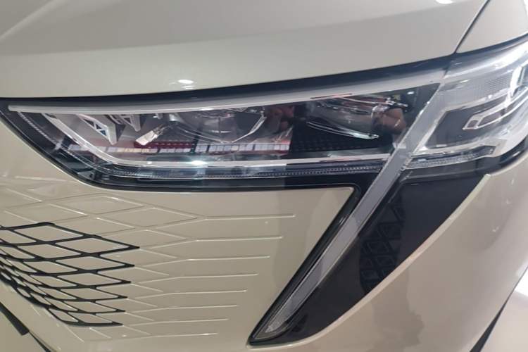 Used Haval Fierce Dragon Max 2023 1.5L Hi4 105 Four-Wheel Drive Navigation Edition Left Front Headlight