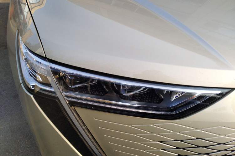 Used Haval Fierce Dragon Max 2023 1.5L Hi4 105 Four-Wheel Drive Smart Flagship Edition Right Front Headlight