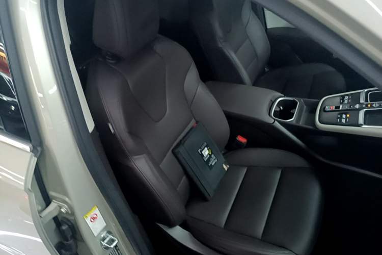 Used Haval Fierce Dragon Max 2023 1.5L Hi4 105 Four-Wheel Drive Smart Flagship Edition Right Front Seat