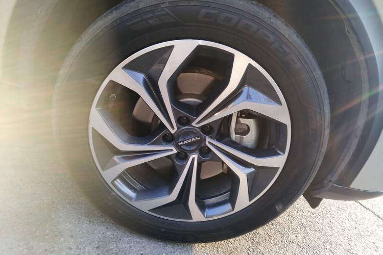 Used Haval Fierce Dragon Max 2023 1.5L Hi4 105 Four-Wheel Drive Smart Flagship Edition Right Front Wheel Hub