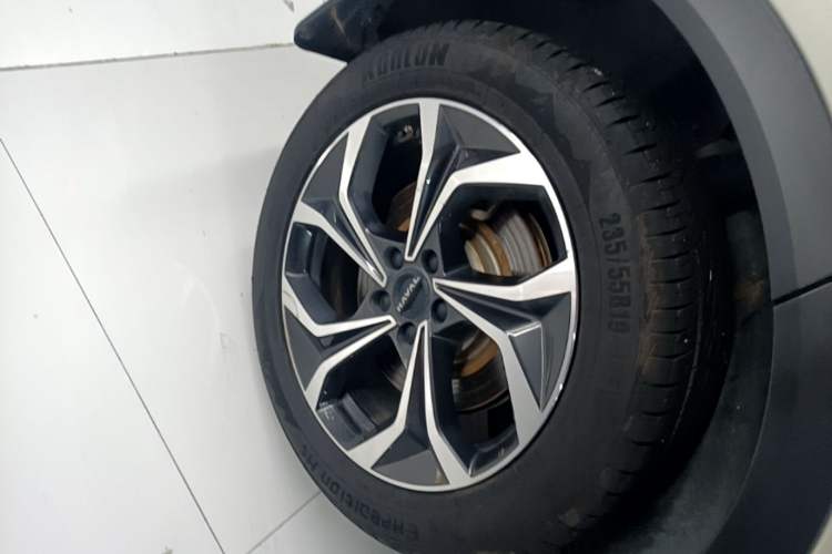 Used Haval Fierce Dragon Max 2023 1.5L Hi4 105 Four-Wheel Drive Smart Flagship Edition Right Rear Wheel Hub