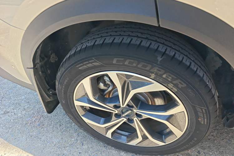 Used Haval Fierce Dragon Max 2023 1.5L Hi4 105 Four-Wheel Drive Smart Flagship Edition Right Rear Wheel Hub