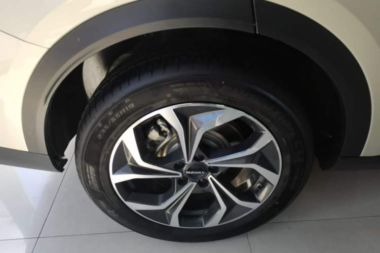 Used Haval Fierce Dragon Max 2023 1.5L Hi4 105 Four-Wheel Drive Navigation Edition Right Rear Wheel Hub