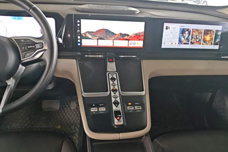 Used Haval Fierce Dragon Max 2023 1.5L Hi4 105 Four-Wheel Drive Navigation Edition Audio And AC Panel