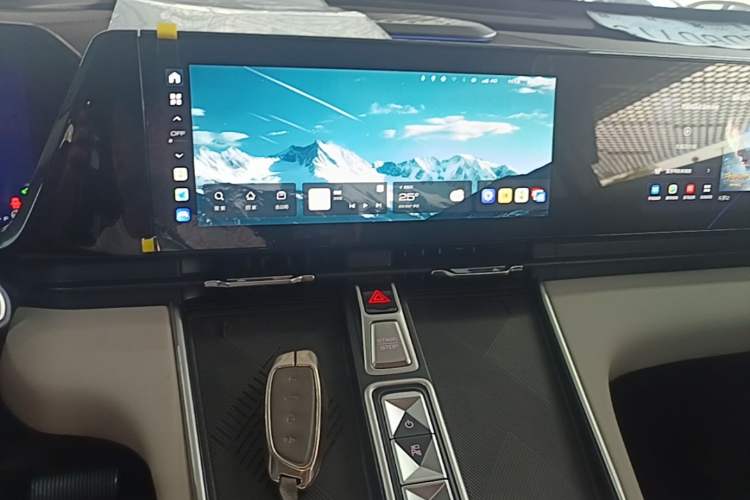 Used Haval Fierce Dragon Max 2023 1.5L Hi4 105 Four-Wheel Drive Smart Flagship Edition Audio And AC Panel
