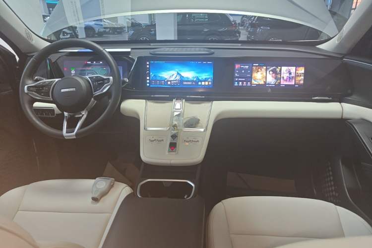 Used Haval Fierce Dragon Max 2023 1.5L Hi4 105 Four-Wheel Drive Navigation Edition Center Console