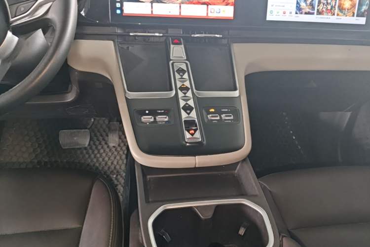 Used Haval Fierce Dragon Max 2023 1.5L Hi4 105 Four-Wheel Drive Navigation Edition Gear Lever